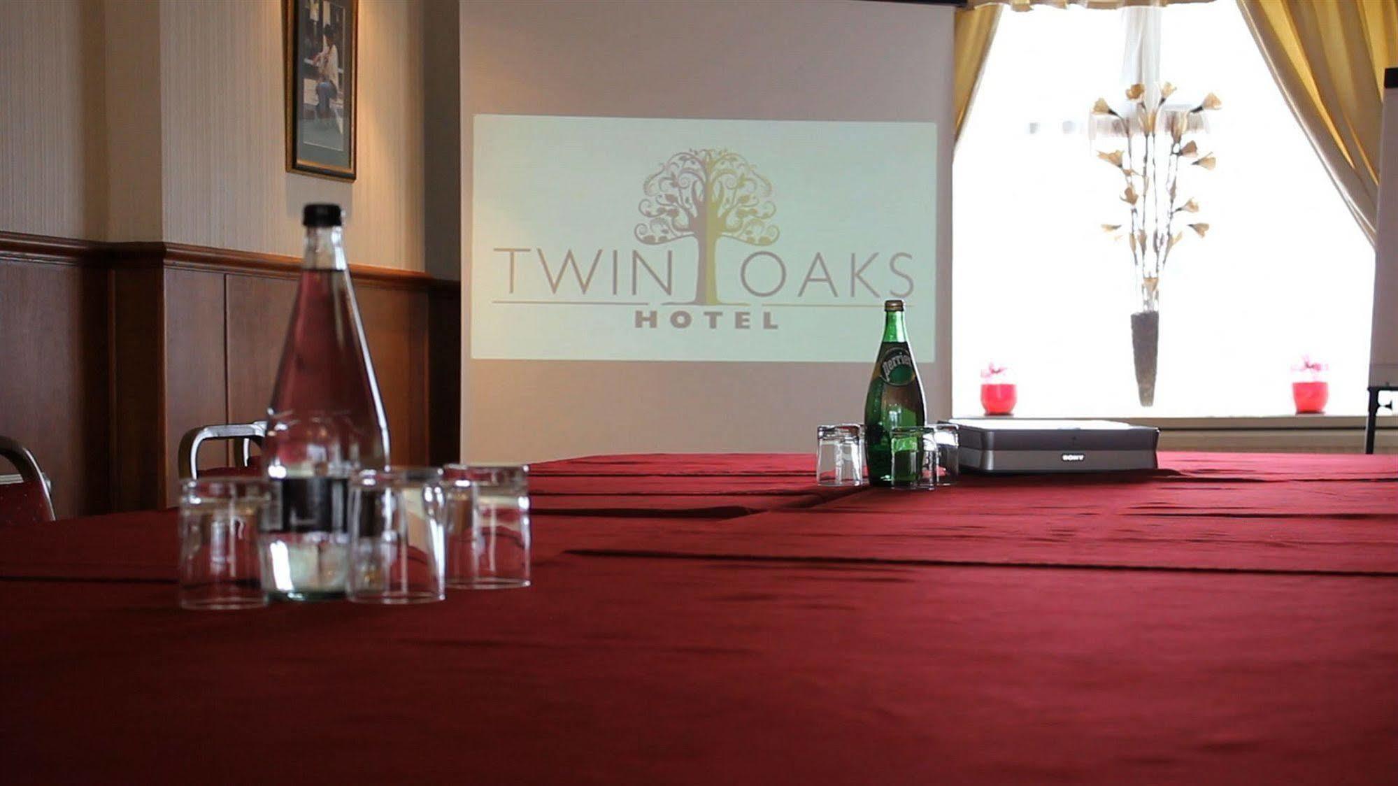 Twin Oaks Hotel Chesterfield Exterior foto